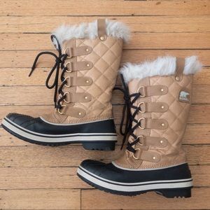 Sorel Tofino Snow Boots in size 6.5